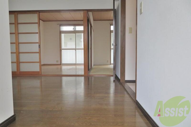 玄関　玄関からはこんな感じになってまーす。