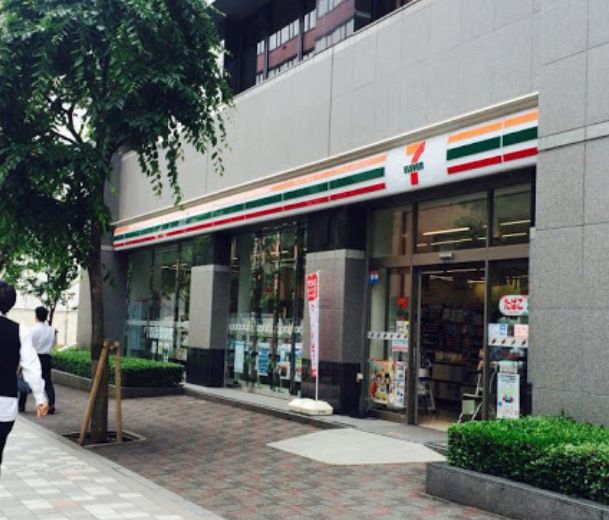 コンビニ　セブンイレブン人形町駅西店（コンビニ）まで211m