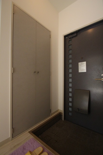 玄関　別号室の写真です（反転）