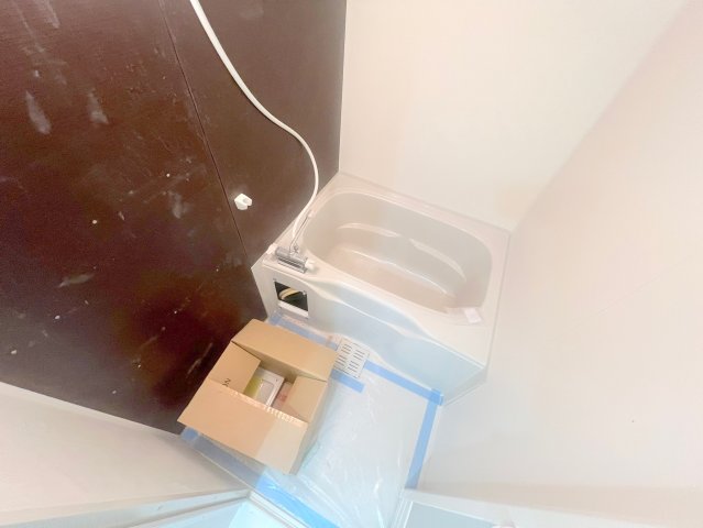 バス・シャワールーム　広めのお風呂は一日の疲れを癒してくれます。