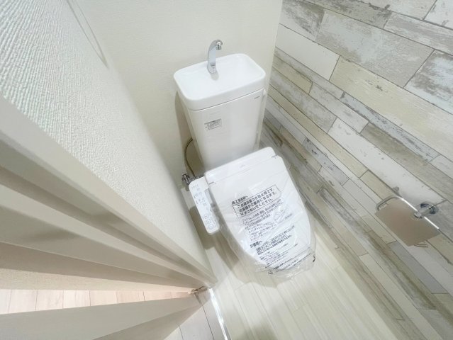 トイレ　綺麗なトイレにはウォシュレット標準装備です。