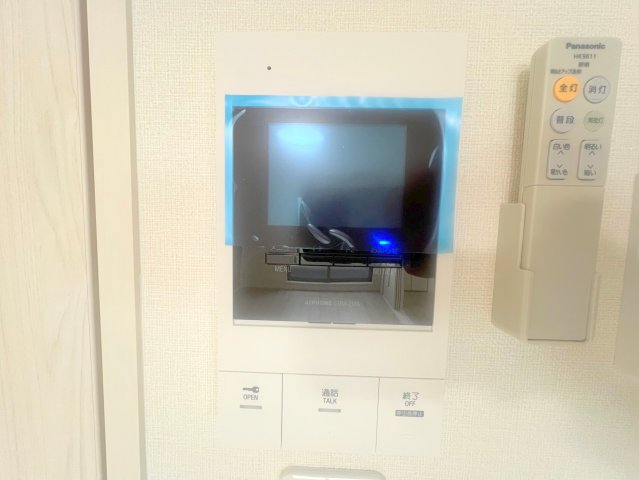 セキュリティ　TVモニターホンで来客が誰か確認してから開けて下さいね