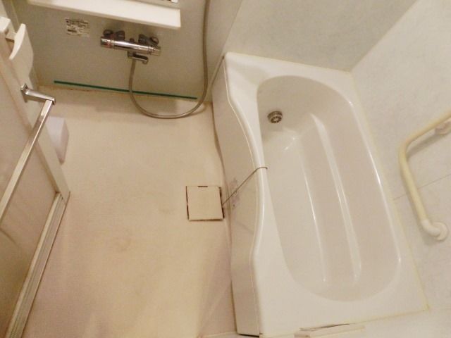 バス・シャワールーム　追い焚き付きのバス