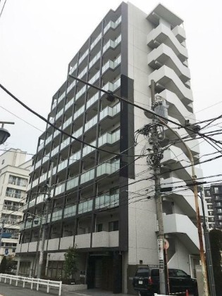建物外観　鉄筋コンクリート造のがっちりとした建物。