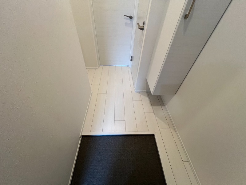 玄関　※別部屋の参考写真です。