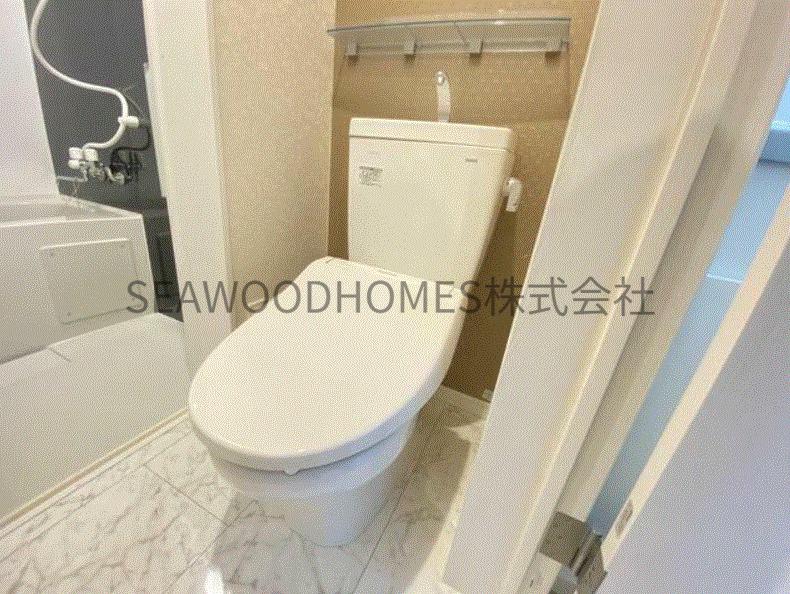 トイレ　毎日使う場所だから。清潔な温水洗浄便座を標準装備。