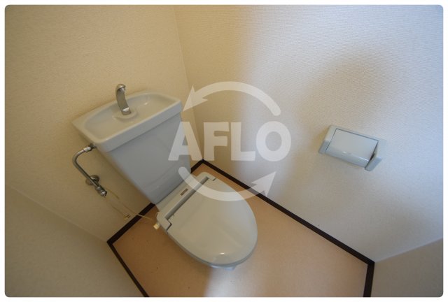 トイレ　エムプリス上町　温水洗浄便座