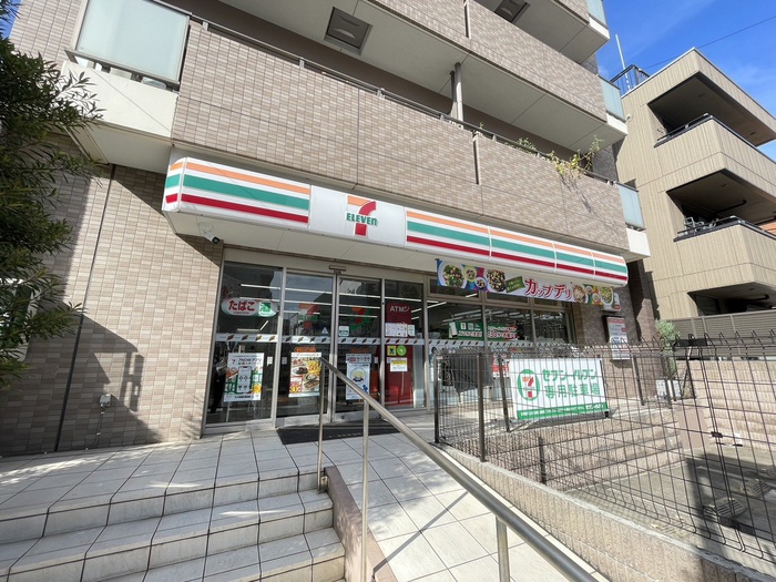 コンビニ　セブンイレブン（コンビニ）まで172m