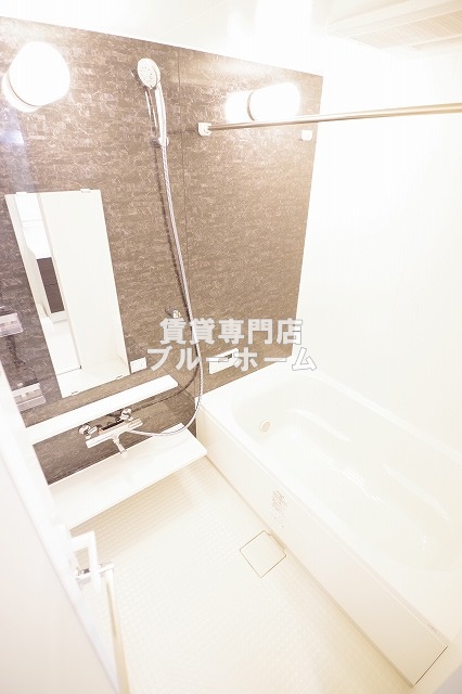 バス・シャワールーム　追い焚き・浴室乾燥機能付き！