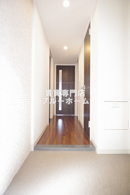 玄関　奥行きたっぷりの玄関！