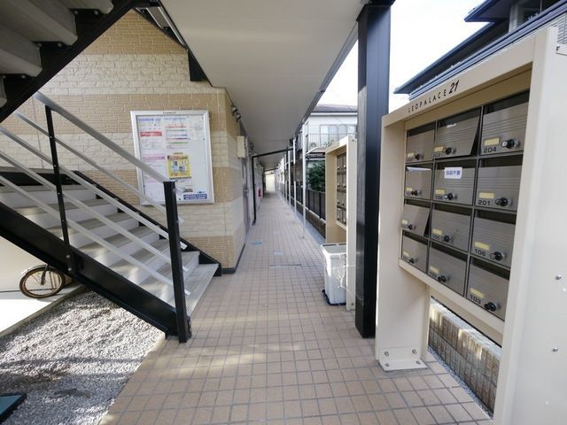 エントランス　★階段と集合ポスト★