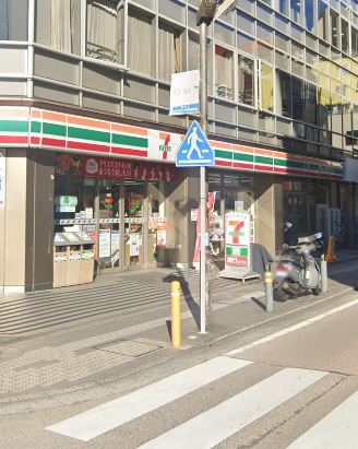 コンビニ　セブンイレブン（コンビニ）まで308m