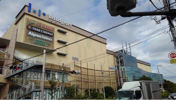 ショッピングセンター　ららぽーと横浜（ショッピングセンター）まで1247m