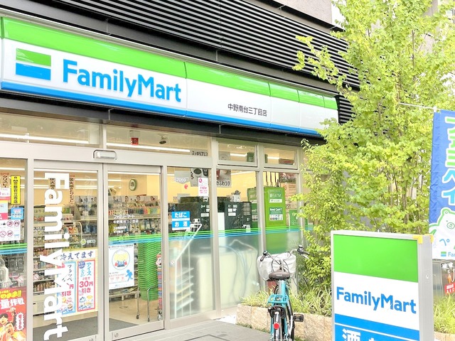 コンビニ　ファミリーマート南台中野通り店（コンビニ）まで139m