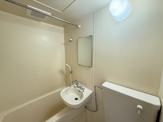 洗面設備　別部屋参考写真です