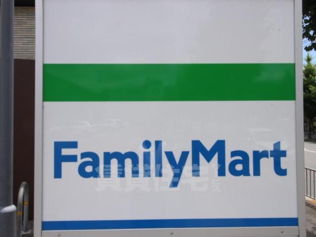 コンビニ　ファミリーマート　伏見出羽屋敷（コンビニ）まで385m