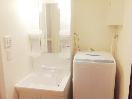 洗面設備　女性に嬉しい独立洗面台！