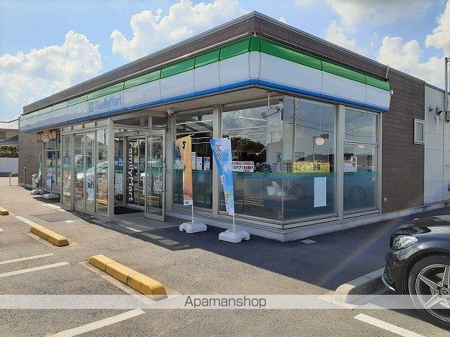 コンビニ　ファミリーマート（コンビニ）まで84m
