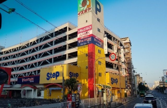 ショッピングセンター　イズミヤ今福ファミリータウン（ショッピングセンター）まで585m