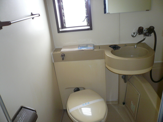 洗面設備　※別号室の写真です