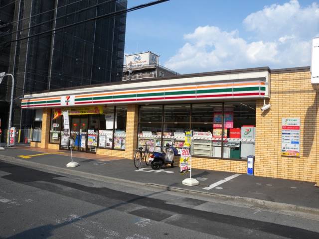 コンビニ　セブンイレブン（コンビニ）まで320m