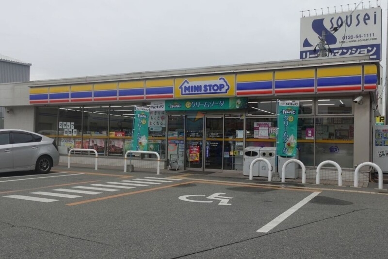 コンビニ　ミニストップ豊中利倉1丁目店（コンビニ）まで494m