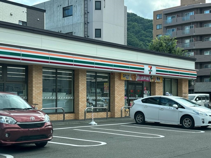 コンビニ　セブンイレブン札幌南円山店（コンビニ）まで255m