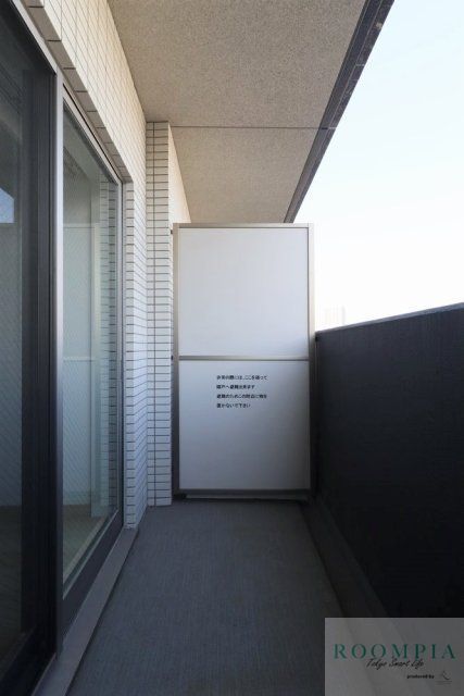 バルコニー　玄関