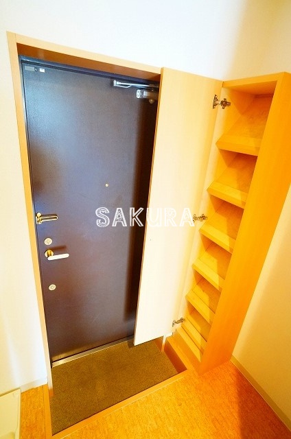 玄関　シューズボックス付きの玄関です♪