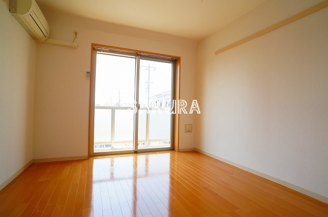 居室・リビング　こちらのリビングで趣味の時間をお楽しみください♪