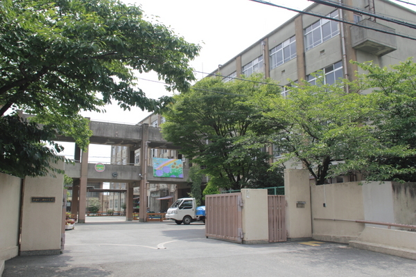 中学校　京都市立神川中学校（中学校）まで210m