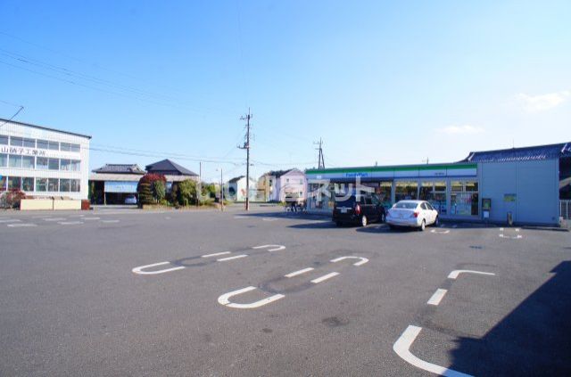 コンビニ　ファミリーマート（コンビニ）まで3282m