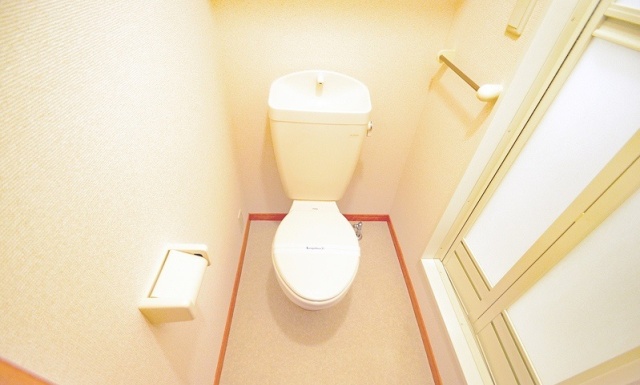 トイレ　写真は別号室のものです。