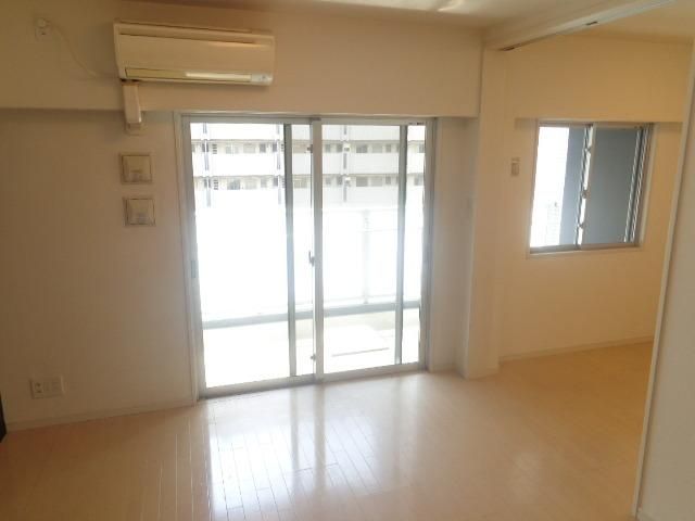 居室・リビング　リビングと洋室を広げて使う事も出来ます。(イメージ)