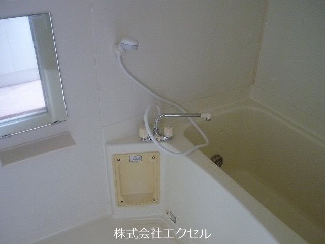 バス・シャワールーム　ゆったり入れる浴室です。