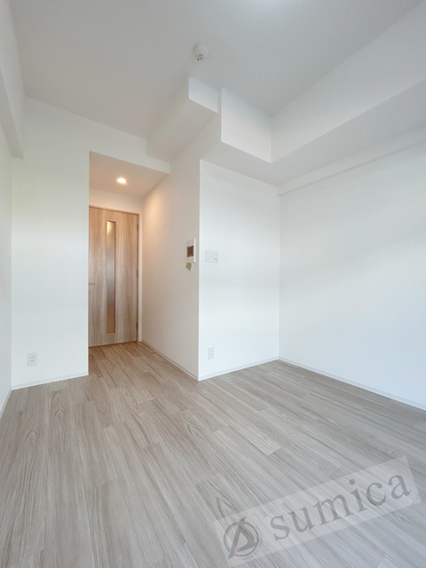 居室・リビング　内装色が異なります