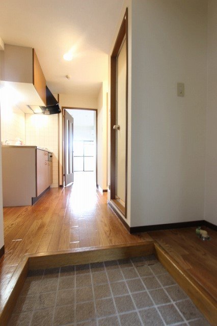玄関　同物件別号室のものです。