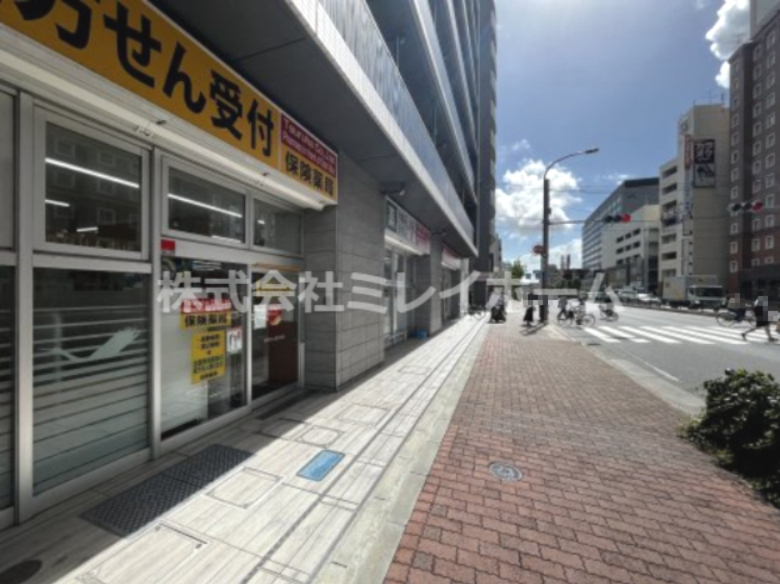 ドラックストア　ツルハドラッグ　大鳥居駅前店（ドラッグストア）まで185m