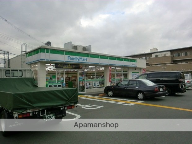 コンビニ　ファミリーマート（コンビニ）まで356m