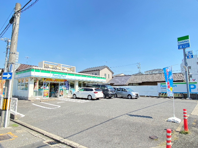 コンビニ　ファミリーマート（コンビニ）まで410m