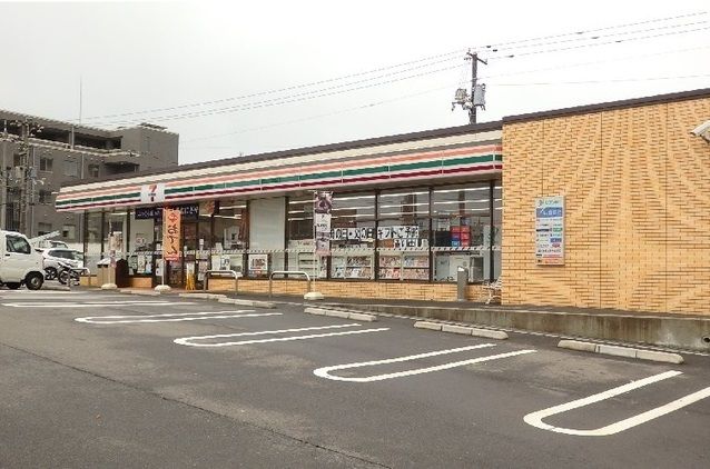 コンビニ　セブンイレブン（コンビニ）まで15m