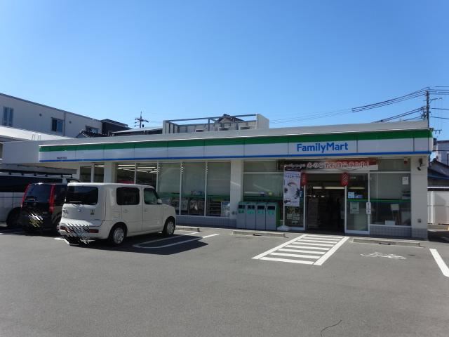 コンビニ　ファミリーマート（コンビニ）まで210m