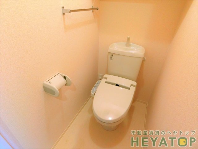 トイレ　温水洗浄便座（同仕様写真）