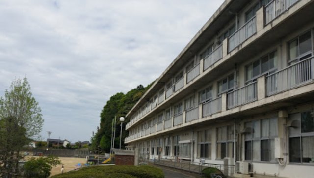 小学校　掛川市立東山口小学校（小学校）まで668m