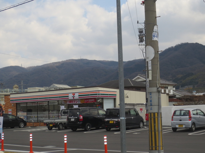 コンビニ　セブンイレブン（コンビニ）まで340m
