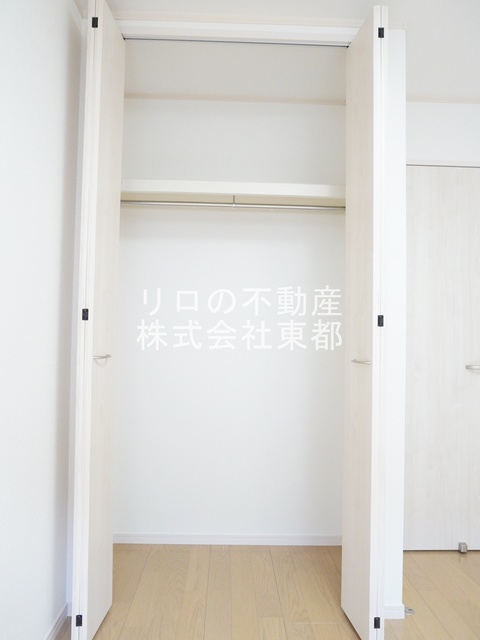 収納　ロングコート・ワンピースなどの収納も可能な縦長収納です！