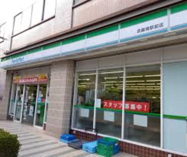 コンビニ　ファミリーマート武蔵境駅前店（コンビニ）まで696m
