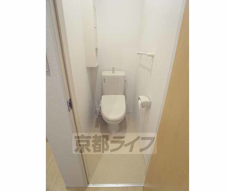 トイレ　ウォシュレット付です。
