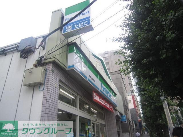 コンビニ　ファミリーマート（コンビニ）まで800m