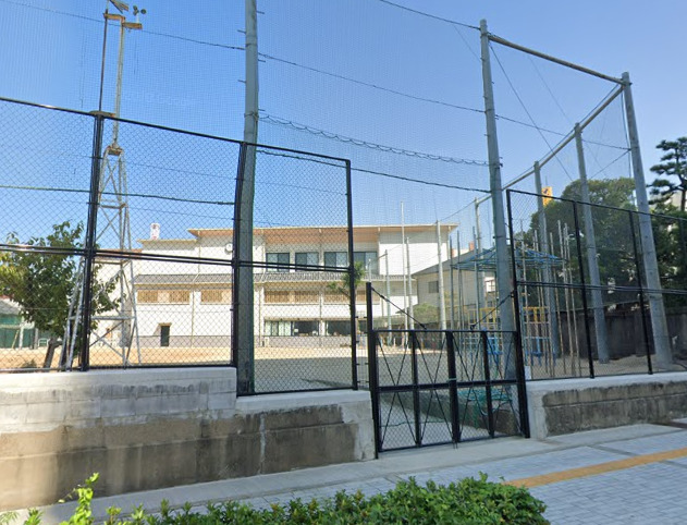 小学校　岸和田市立中央小学校（小学校）まで253m